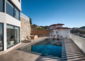 فيلا حديثة 4 + 1 مفروشة في كارجيجاك