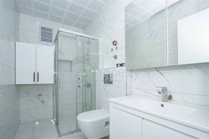 اطلالة بحر - مطبخ منفصل -شقة غرفتين وصالة -ضمن مجمع حديث - في محمودلار / الانيا 