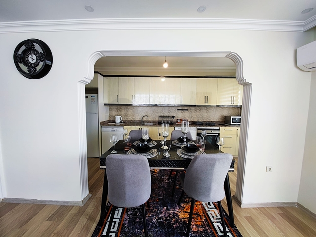 بأثاث جديد - شقة غرفتين وصالة - في محمودلار/ الانيا 