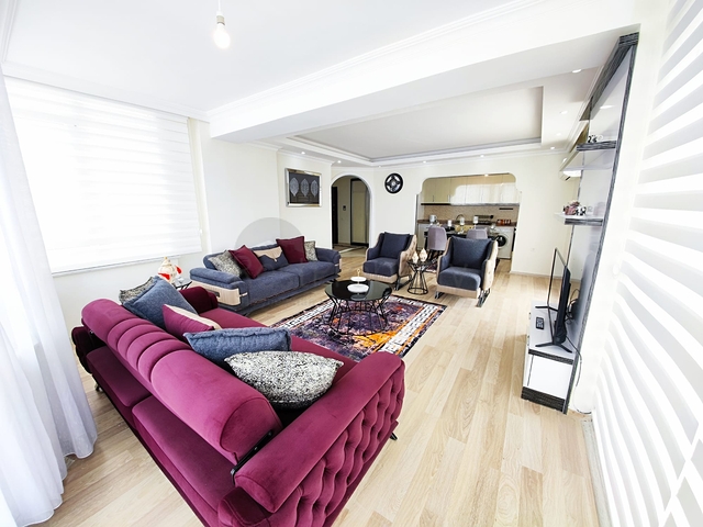 بأثاث جديد - شقة غرفتين وصالة - في محمودلار/ الانيا 