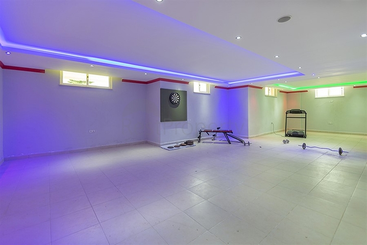 دوبلكس واسعة  - 3 غرف وصالة مع جاكوزي خاص - في محمودلار / الانيا 