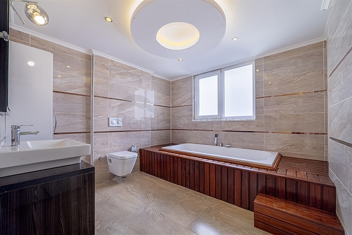 دوبلكس واسعة  - 3 غرف وصالة مع جاكوزي خاص - في محمودلار / الانيا 