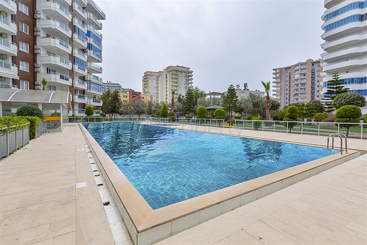 دوبلكس واسعة  - 3 غرف وصالة مع جاكوزي خاص - في محمودلار / الانيا 