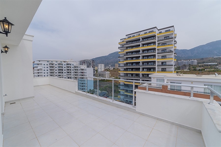 دوبلكس واسعة  - 3 غرف وصالة مع جاكوزي خاص - في محمودلار / الانيا 