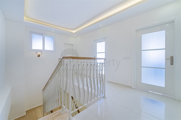 دوبلكس واسعة  - 3 غرف وصالة مع جاكوزي خاص - في محمودلار / الانيا 