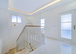 دوبلكس واسعة  - 3 غرف وصالة مع جاكوزي خاص - في محمودلار / الانيا 