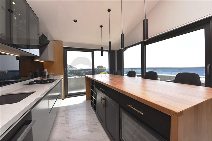 مجمع فاخر - شقة اطلالة بحرية مباشرة - من تصميم 1+2 - في كارجيجاك / الانيا 