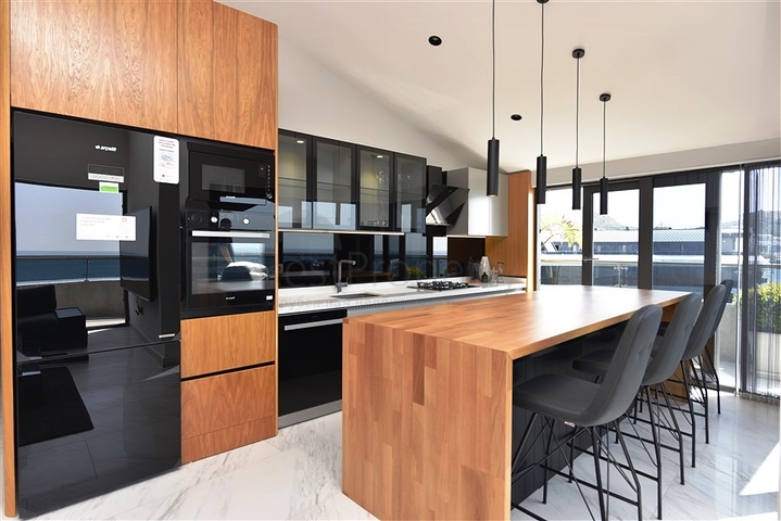 مجمع فاخر - شقة اطلالة بحرية مباشرة - من تصميم 1+2 - في كارجيجاك / الانيا 