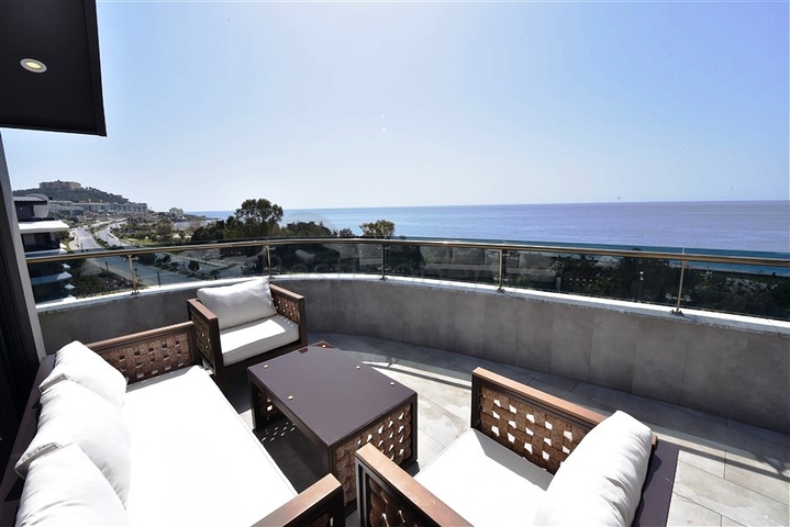 مجمع فاخر - شقة اطلالة بحرية مباشرة - من تصميم 1+2 - في كارجيجاك / الانيا 