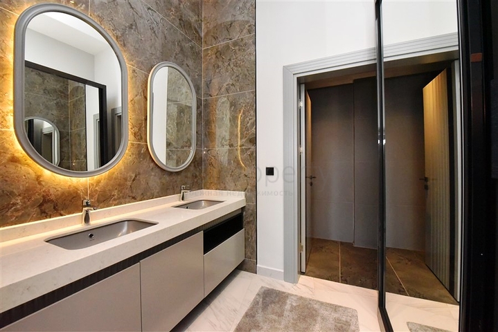 مجمع فاخر - شقة اطلالة بحرية مباشرة - من تصميم 1+2 - في كارجيجاك / الانيا 