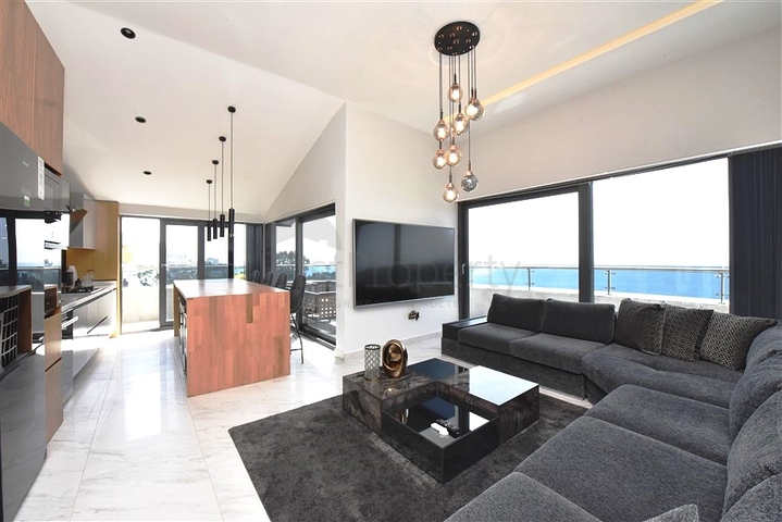 مجمع فاخر - شقة اطلالة بحرية مباشرة - من تصميم 1+2 - في كارجيجاك / الانيا 