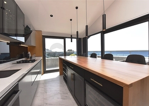 مجمع فاخر - شقة اطلالة بحرية مباشرة - من تصميم 1+2 - في كارجيجاك / الانيا 