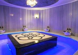 مجمع فاخر - شقة اطلالة بحرية مباشرة - من تصميم 1+2 - في كارجيجاك / الانيا 