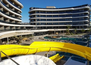 مجمع فاخر - شقة اطلالة بحرية مباشرة - من تصميم 1+2 - في كارجيجاك / الانيا 