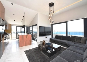 مجمع فاخر - شقة اطلالة بحرية مباشرة - من تصميم 1+2 - في كارجيجاك / الانيا 