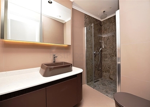 مجمع فاخر - شقة اطلالة بحرية مباشرة - من تصميم 1+2 - في كارجيجاك / الانيا 