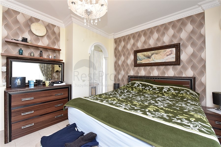 اطلالة بحر وقلعة - دوبلكس 3 غرف وصالة مفروشة - في مركز الانيا 