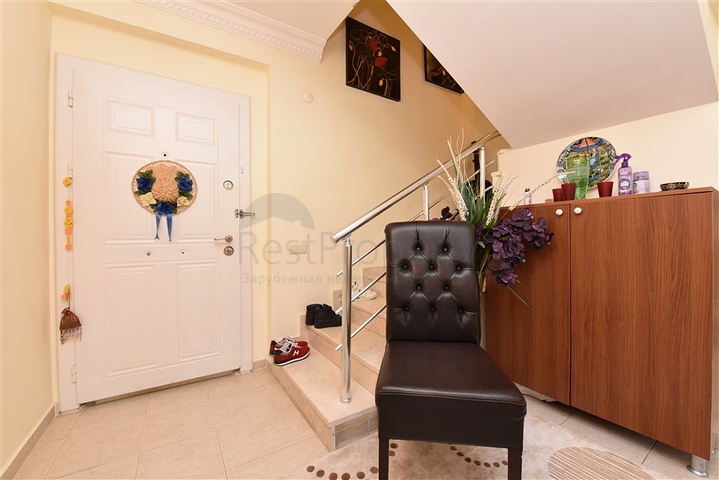 اطلالة بحر وقلعة - دوبلكس 3 غرف وصالة مفروشة - في مركز الانيا 