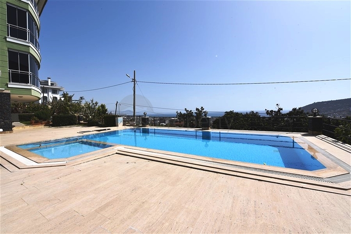 اطلالة بحر وقلعة - دوبلكس 3 غرف وصالة مفروشة - في مركز الانيا 