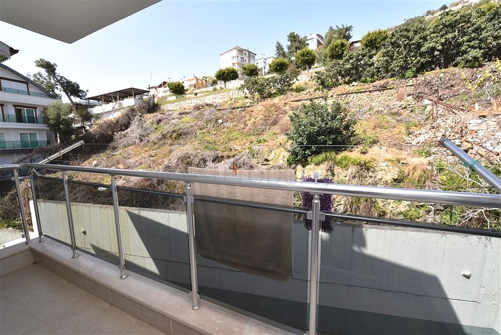 اطلالة بحر وقلعة - دوبلكس 3 غرف وصالة مفروشة - في مركز الانيا 