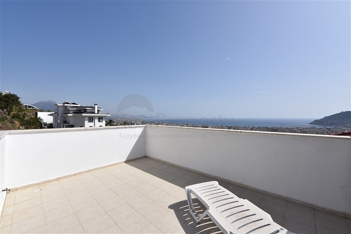 اطلالة بحر وقلعة - دوبلكس 3 غرف وصالة مفروشة - في مركز الانيا 