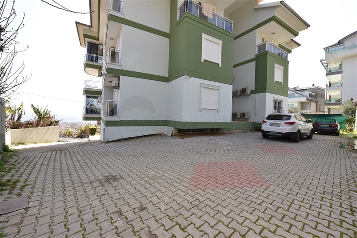 اطلالة بحر وقلعة - دوبلكس 3 غرف وصالة مفروشة - في مركز الانيا 