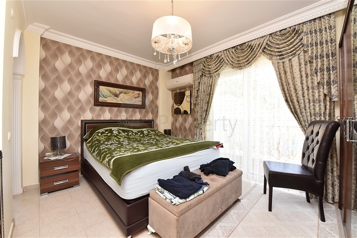 اطلالة بحر وقلعة - دوبلكس 3 غرف وصالة مفروشة - في مركز الانيا 