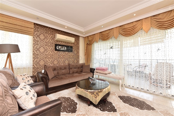 اطلالة بحر وقلعة - دوبلكس 3 غرف وصالة مفروشة - في مركز الانيا 