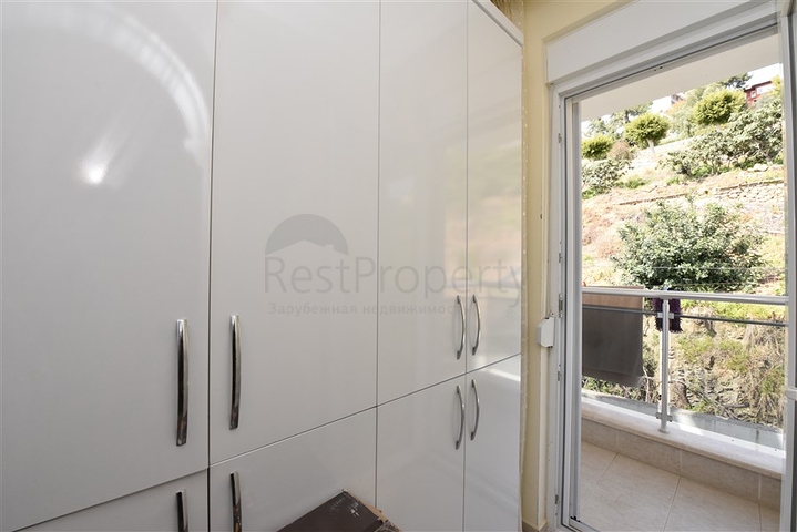 اطلالة بحر وقلعة - دوبلكس 3 غرف وصالة مفروشة - في مركز الانيا 