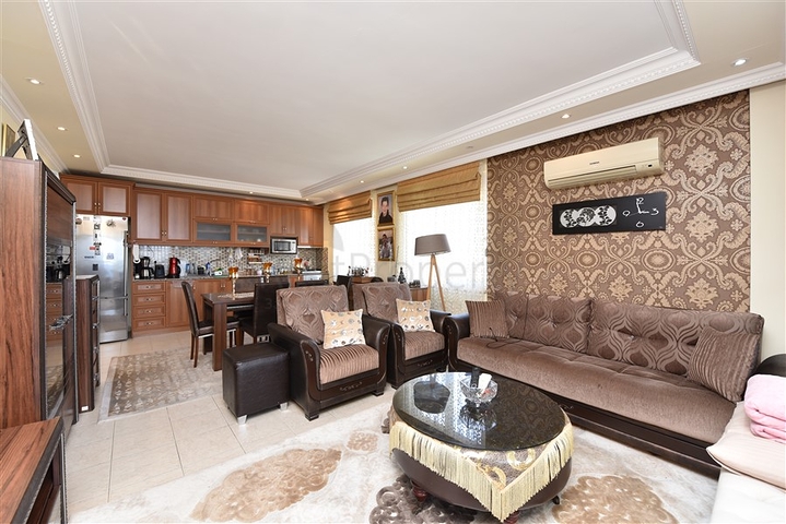 اطلالة بحر وقلعة - دوبلكس 3 غرف وصالة مفروشة - في مركز الانيا 