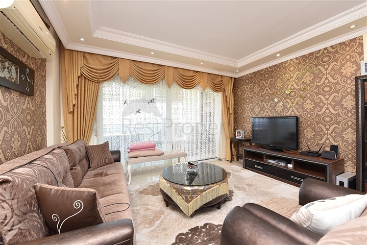 اطلالة بحر وقلعة - دوبلكس 3 غرف وصالة مفروشة - في مركز الانيا 