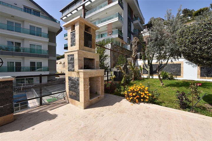 اطلالة بحر وقلعة - دوبلكس 3 غرف وصالة مفروشة - في مركز الانيا 