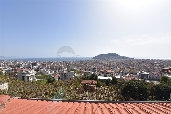 اطلالة بحر وقلعة - دوبلكس 3 غرف وصالة مفروشة - في مركز الانيا 