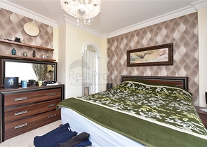 اطلالة بحر وقلعة - دوبلكس 3 غرف وصالة مفروشة - في مركز الانيا 