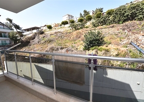 اطلالة بحر وقلعة - دوبلكس 3 غرف وصالة مفروشة - في مركز الانيا 