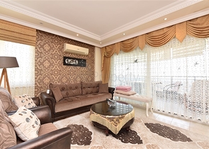 اطلالة بحر وقلعة - دوبلكس 3 غرف وصالة مفروشة - في مركز الانيا 