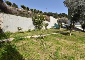 اطلالة بحر وقلعة - دوبلكس 3 غرف وصالة مفروشة - في مركز الانيا 