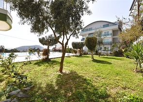 اطلالة بحر وقلعة - دوبلكس 3 غرف وصالة مفروشة - في مركز الانيا 