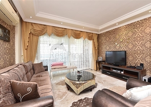 اطلالة بحر وقلعة - دوبلكس 3 غرف وصالة مفروشة - في مركز الانيا 