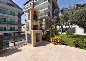 اطلالة بحر وقلعة - دوبلكس 3 غرف وصالة مفروشة - في مركز الانيا 