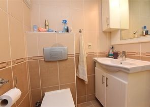 شقة واسعة - غرفتين وصالة مفروشة - في محمودلار / الانيا 