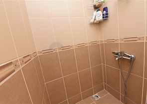 شقة واسعة - غرفتين وصالة مفروشة - في محمودلار / الانيا 