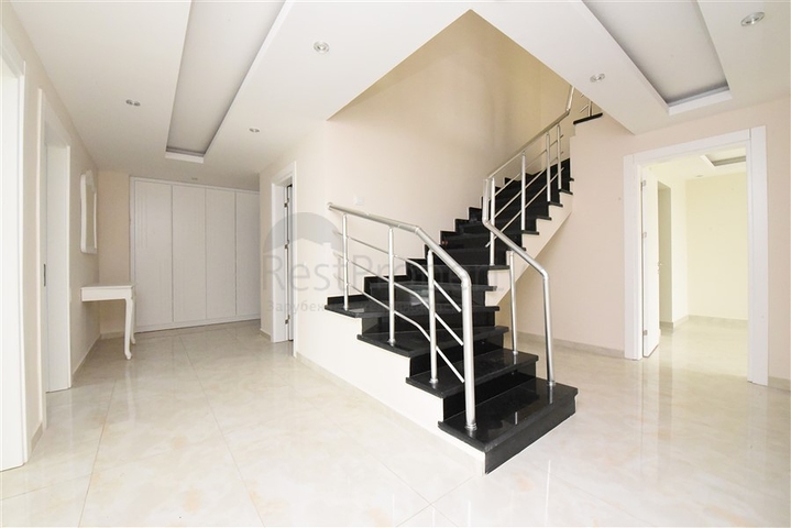 اطلالة بحر ساحرة - دوبلكس 4 غرف وصالة ضمن مجمع سكني - في كاستل / الانيا 