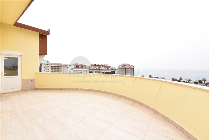 اطلالة بحر ساحرة - دوبلكس 4 غرف وصالة ضمن مجمع سكني - في كاستل / الانيا 