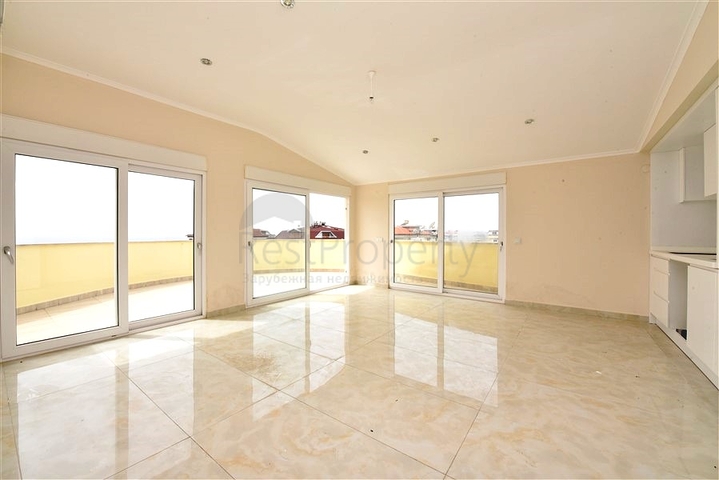 اطلالة بحر ساحرة - دوبلكس 4 غرف وصالة ضمن مجمع سكني - في كاستل / الانيا 