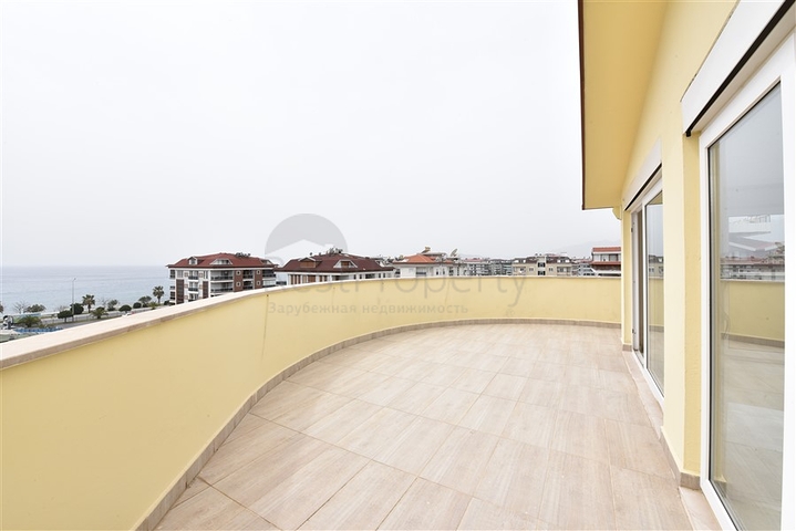 اطلالة بحر ساحرة - دوبلكس 4 غرف وصالة ضمن مجمع سكني - في كاستل / الانيا 