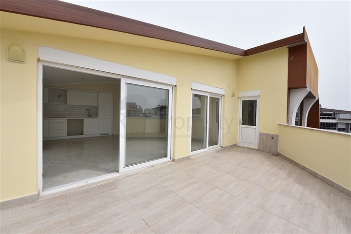 اطلالة بحر ساحرة - دوبلكس 4 غرف وصالة ضمن مجمع سكني - في كاستل / الانيا 