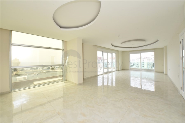 اطلالة بحر ساحرة - دوبلكس 4 غرف وصالة ضمن مجمع سكني - في كاستل / الانيا 