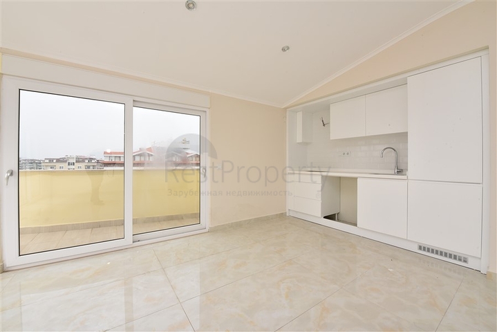 اطلالة بحر ساحرة - دوبلكس 4 غرف وصالة ضمن مجمع سكني - في كاستل / الانيا 