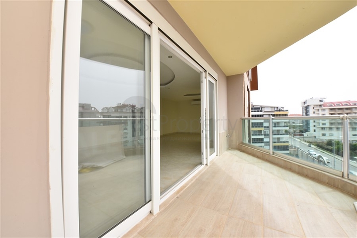 اطلالة بحر ساحرة - دوبلكس 4 غرف وصالة ضمن مجمع سكني - في كاستل / الانيا 